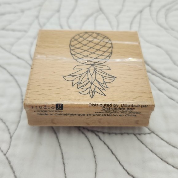 *NEW* STUDIO G Pineapple Stamp - Picture 2 of 5